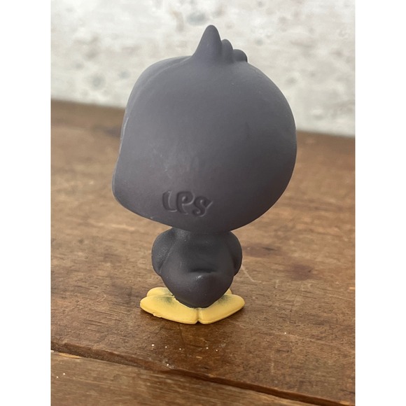 Littlest Pet Shop LPS #1-79 Soakin' it Up Penguin Dina Webfoot - Picture 3 of 5